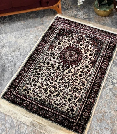 Garnet Janamaz Silky Premium Woven Prayer Mat Style 4